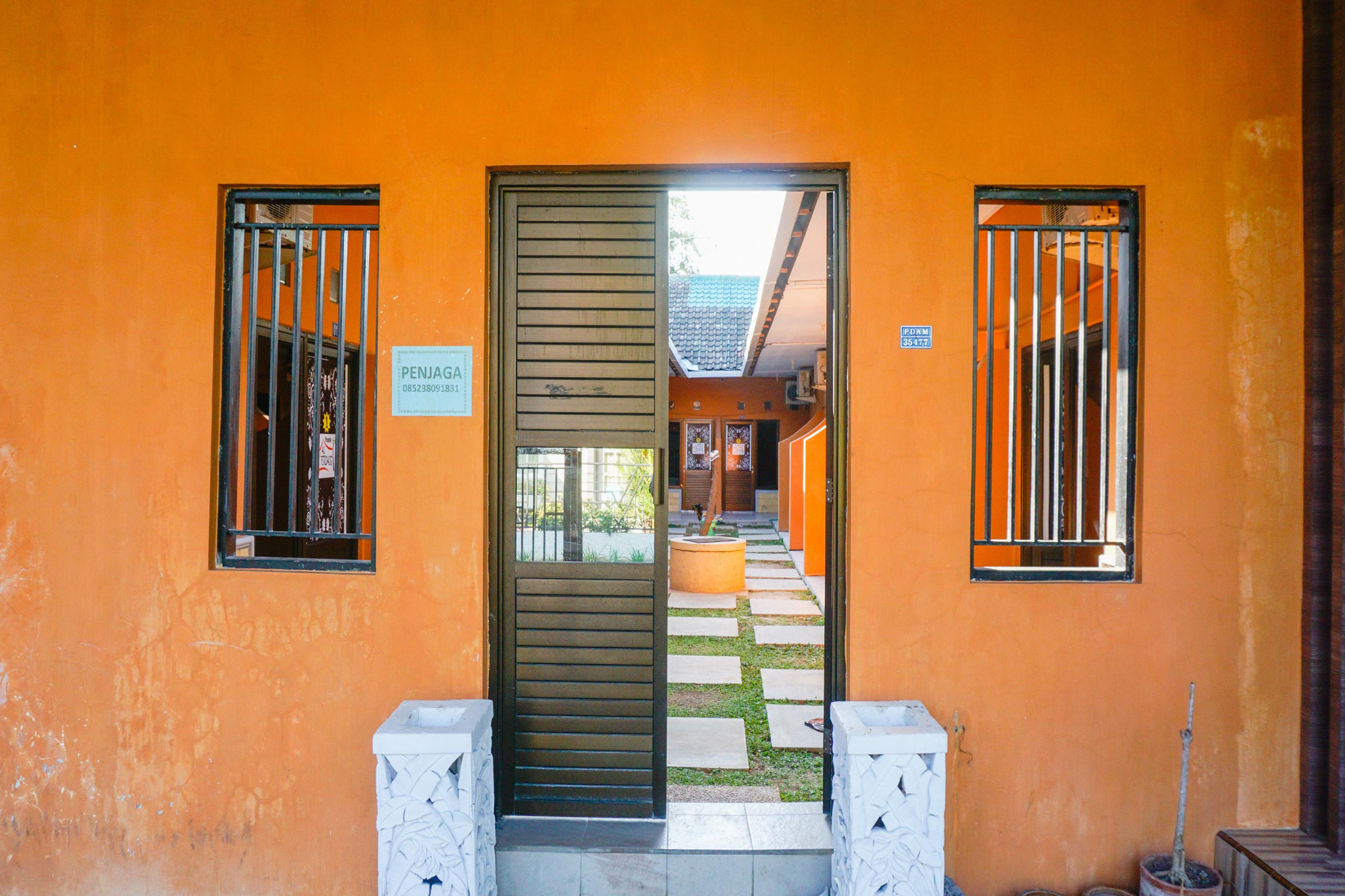 Oyo 1594 Al Firdausi Residence Бануванги Екстериор снимка