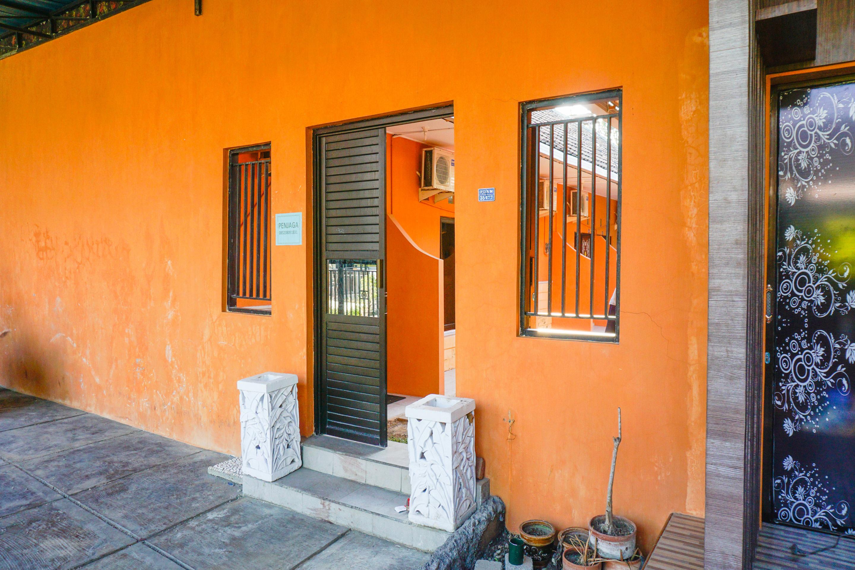 Oyo 1594 Al Firdausi Residence Бануванги Екстериор снимка