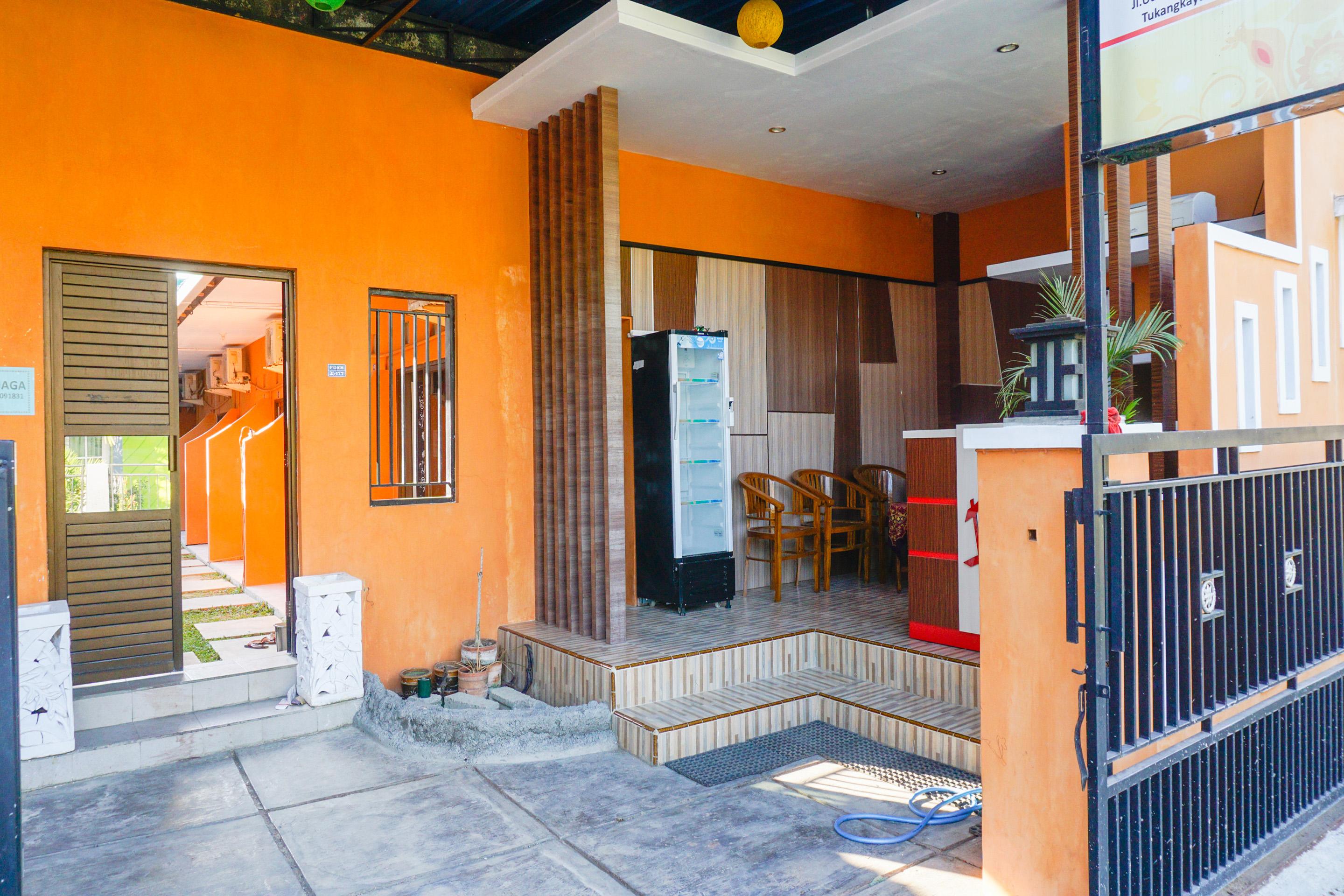 Oyo 1594 Al Firdausi Residence Бануванги Екстериор снимка