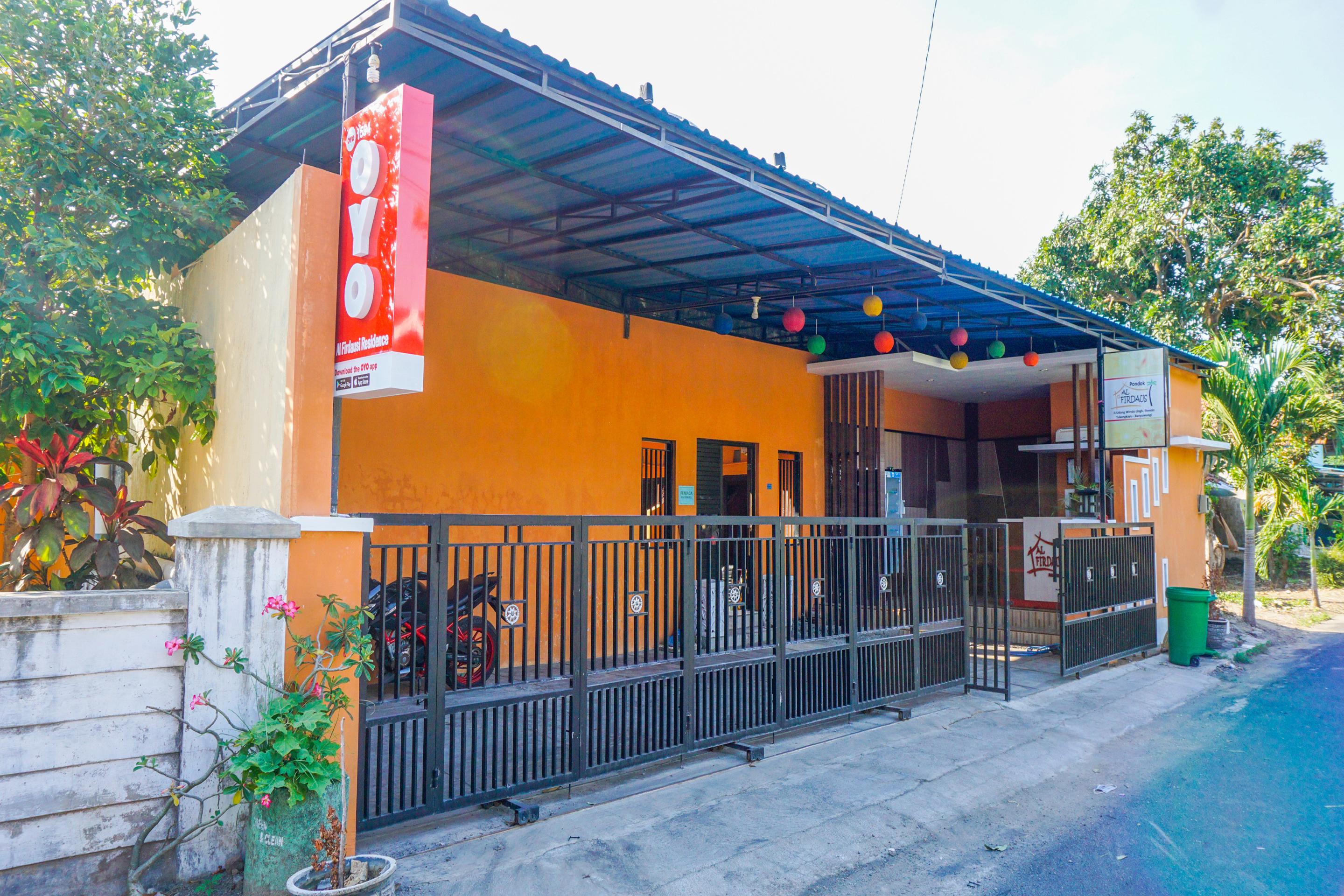 Oyo 1594 Al Firdausi Residence Бануванги Екстериор снимка